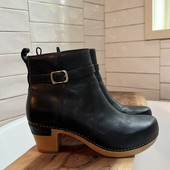 Black Dansko Anya - Ankle Bootie size 40 - never worn - Picture 1 of 6